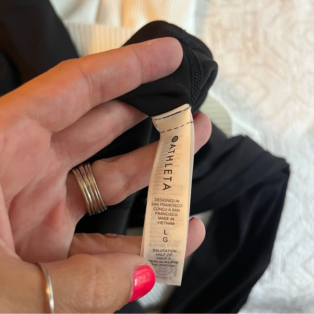 Athleta Black Salutation Half Zip Staple Piece. Size Large. - Picture 6 of 6